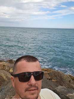 Tibi, 42 �ves szexpartner f�rfi, �jtikos