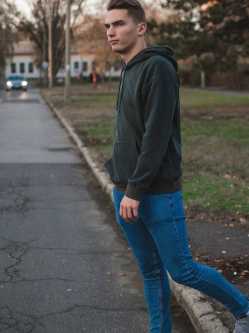 Alex, 24 �ves szexpartner f�rfi, Kisv�rda