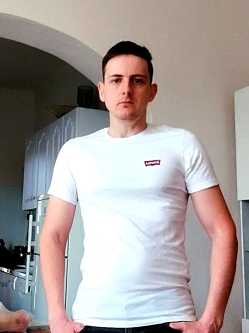 Peter, 31 �ves szexpartner f�rfi, Salg�tarj�n