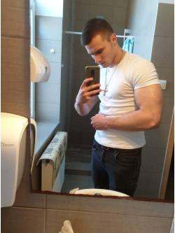 Zolt�n, 26 �ves szexpartner f�rfi, Visonta