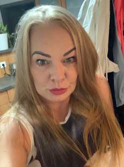 Anna, 45 �ves szexpartner n�, �cs