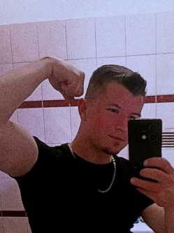 Dominik, 25 �ves szexpartner f�rfi, Hajd�s�mson