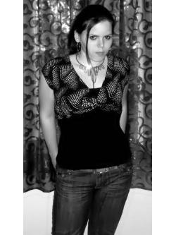 Kitti, 36 �ves szexpartner n�, Ny�kl�dh�za