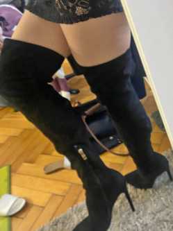 Kitti, 44 �ves szexpartner n�, Zs�mbok