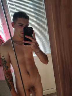 G�bor, 24 �ves szexpartner f�rfi, Hajd�s�mson